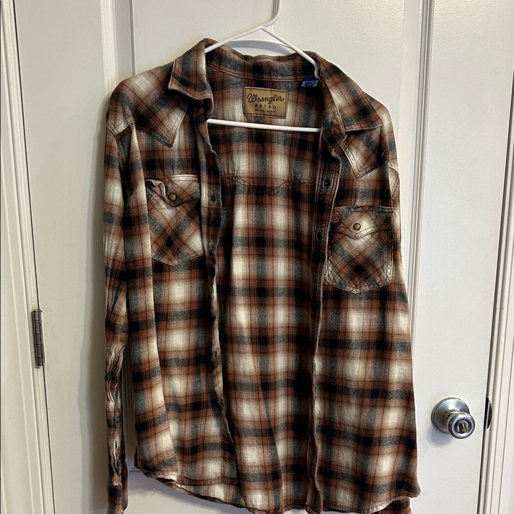 ✨ 5 for $50✨ Wrangler Tan and Black Plaid Shirt